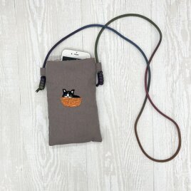 手刺繍スマホショルダー かご猫