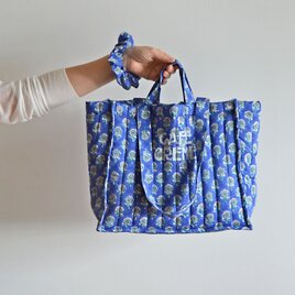 新作！1点限定！キルティングトートバッグ　ハンドブロックプリント　シュシュ付き♪ bleu roi（ブル・ロワ）