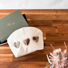 〔たっぷりマチで大きめ〕こっくりハートのポーチ【Ｍ】