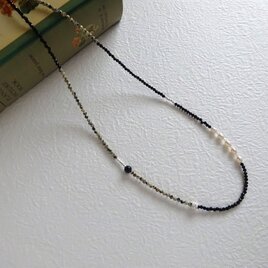 モノトーン天然石のネックレス