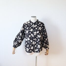 リバティ　フラジャイル・ブルームスのゆったりオーバーシャツ