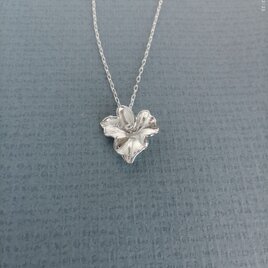 アイビーのシルバーネックレス