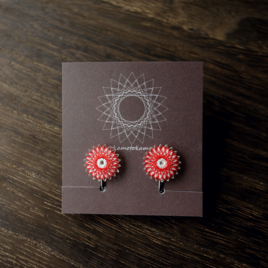 赤×白の小花イヤリング 揺れないタイプ｜和装にも合う上品なアクセサリー