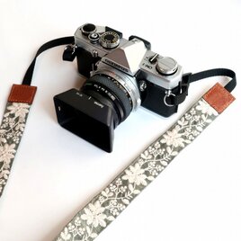 本革 Rollei 35/35T/35S用 カメラケースとストラップ ローライ35用 カメラケース 本革 レッド #156 | iichi 日々の