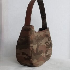 カモフラ三日月ワンショルダーバッグ