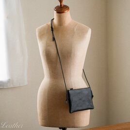 《GINO》レザースマホショルダーポーチ（ファスナータイプ）《3colors》