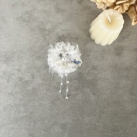 アンティークレースのふわふわブローチ[水色・Joy]