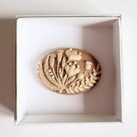 ヴィンテージ ブローチ 本鼈甲 彫刻 菊の花 モチーフ D32 ヴィンテージ ブローチ 本鼈甲 彫刻 菊の花 モチーフ D32 - メルカリ