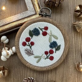 【刺繍キット】クリスマスのミニリースフレーム -ネイビー -