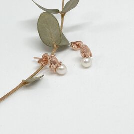 コマドリとパールのピアス