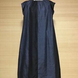 正絹大島紬ワンピース(黒と藍亀甲柄グラデーション)