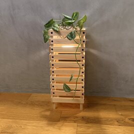 ルーバーから漏れる灯りが美しいあんどんの様なフラワースタンド/間接照明付きフラワースタンド