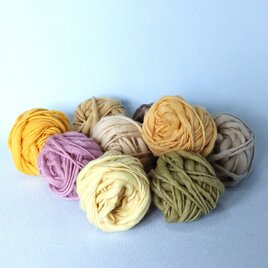 手染めの草木染毛糸ちび玉9玉セット（ジャンボスラブ）手編み、手織り、刺繍、ダーニングやクラフト、小さなお子さんの指編みにも　