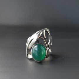 アシンメトリーで指を美しく・グリーンカルセドニーのシルバーリング