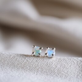 10月誕生石ピアス opal