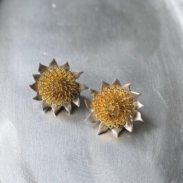 （9928）MONET　モネ　金色の葉デザインブローチ＆イヤリングセット 9928）MONET モネ 金色の葉デザインブローチ＆イヤリングセット