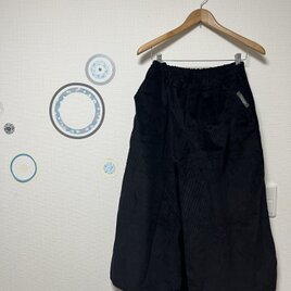 毎日に役立つ大人服　シンプルキュロットスカート　コーデュロイ　コットン　黒
