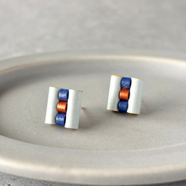 クッキーピアス｜軽い紙のアクセサリー　くすみカラー　上品デザイン　旅行に　イヤリング ブルー　夜空　冬