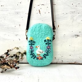 小鳥とどんぐりの羊毛フェルト四角がま口（モスグリーン） | iichi