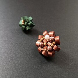 クリスマスカラーの軽い紙アートブローチセット 　グリーン×ライトブラウン　おしゃれでかわいいワンポイントアクセサリー