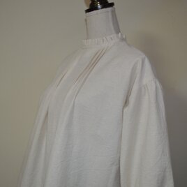 大人可愛い！「フリル襟ふんわりブラウス」