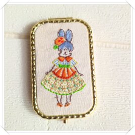 オレンジうさぎのコンパクトミラー（拡大鏡つき）