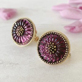 深紫のチェコガラスボタンピアス・イヤリング｜花モチーフ・上品なパープルアクセサリー