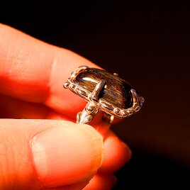 ～虹の輝き～　レインボースキャポライトのデザインリング　12号　天然石アクセサリー　一点物