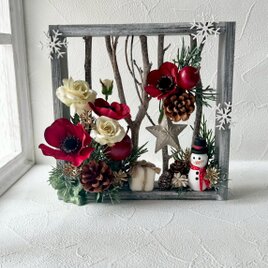 赤いアネモネとバラのウッドボックスアレンジ