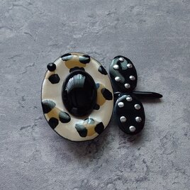 可愛く大きめスタッズレオパード