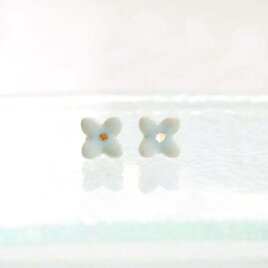 金彩の陶ピアス・イヤリング　ウォーターブルーフラワー