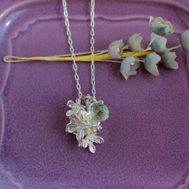 天然石付き　銀木犀のネックレス