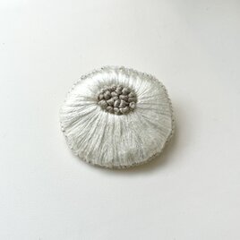 お花のブローチ