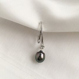 【一点もの】大粒タヒチ黒蝶バロックドロップパールのイヤーカフ【片耳】