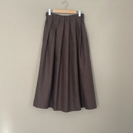 リネンのタックスカート　ブラウン