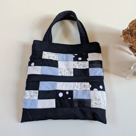 黒色　パッチワークのぺたんこバッグ♪
