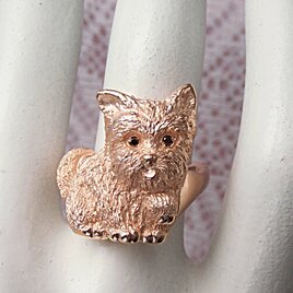 シルバー製：ピンクゴールド仕上・ヨークシャテリアのリング（ブラックダイヤモンドの瞳）＊あなたの誕生石もセットできます。