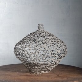 ワイヤーワークオブジェ　細口瓶型、多摩川の粘土