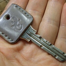 ヤモリ(家守)刻印のキーカバー ルガトグレー