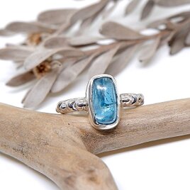 シーグリーンカイヤナイトのデザインリング　約11号　～深い森の泉～　天然石アクセサリー　一点物