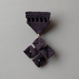 「ブローチメダル」（ダークグレー）