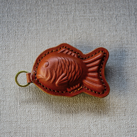 本革たい焼きチャーム【茜色／あかねいろ】