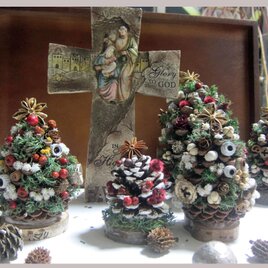 3点セット松ぼっくりのクリスマスツリー　降誕祭　イエスキリスト生誕　ユーカリ