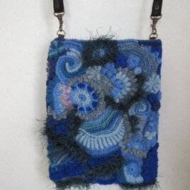 フリーフォームニットのスマホショルダー（ブルー系2）