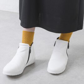 履いたそばからなじむハイカットシューズ　白