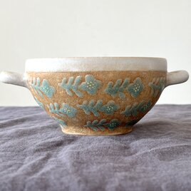 手描きの花文様スープカップ