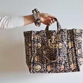 新作！2点限定！キルティングトートバッグ　ハンドブロックプリント　シュシュ付き♪ arabesque（アラベスク）