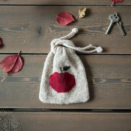 シェットランドウールで編んだりんごの巾着