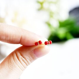 小粒赤サンゴ(コーラル)のネジネジリボンピアス orイヤリング 3月誕生石