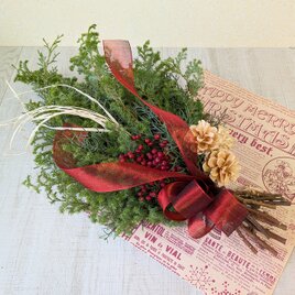 クリスマスが終わっても飾れる！！ヒムロスギと赤のスワッグ